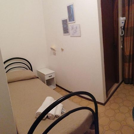 Hotel Magriv Римини Екстериор снимка
