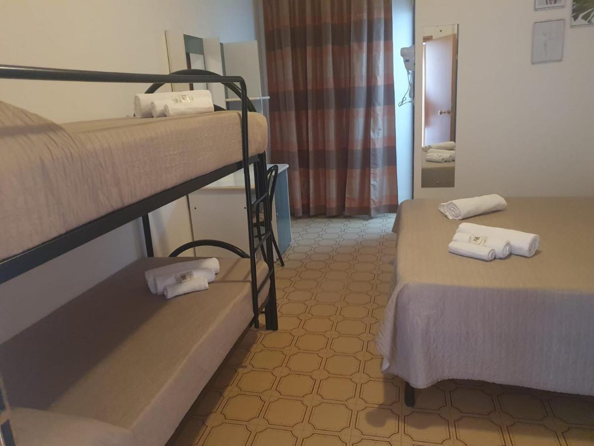 Hotel Magriv Римини Екстериор снимка