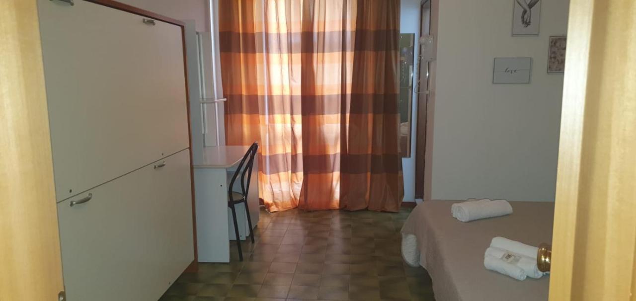 Hotel Magriv Римини Екстериор снимка
