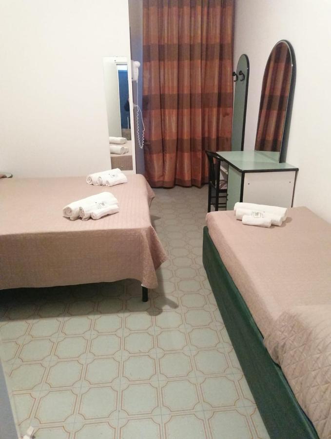 Hotel Magriv Римини Екстериор снимка