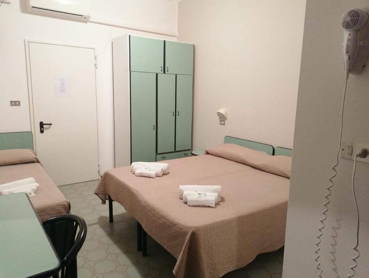 Hotel Magriv Римини Екстериор снимка