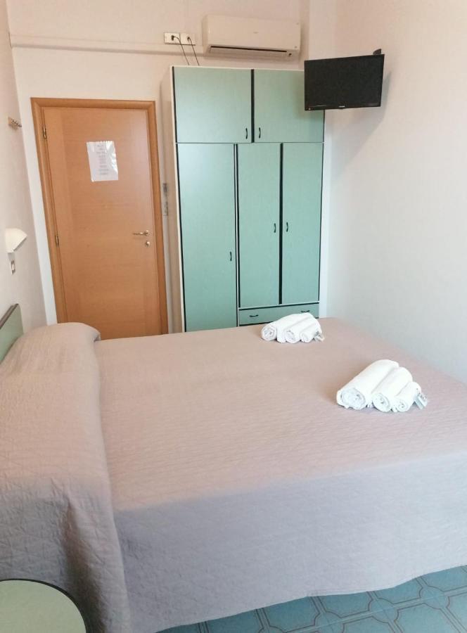 Hotel Magriv Римини Екстериор снимка