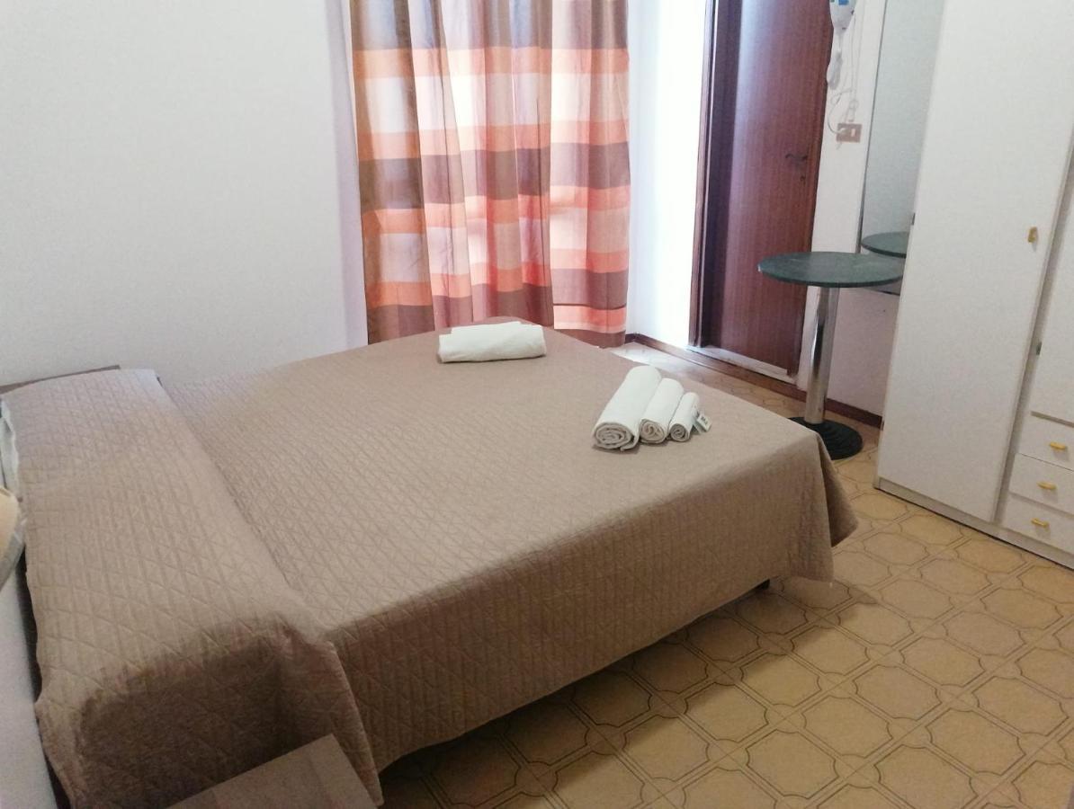 Hotel Magriv Римини Екстериор снимка