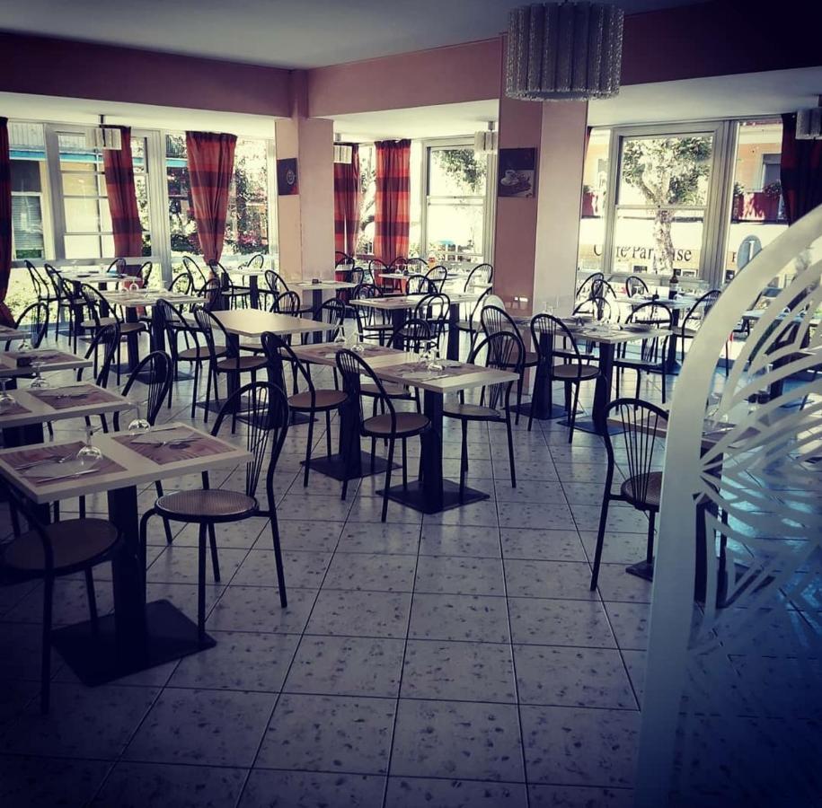 Hotel Magriv Римини Екстериор снимка
