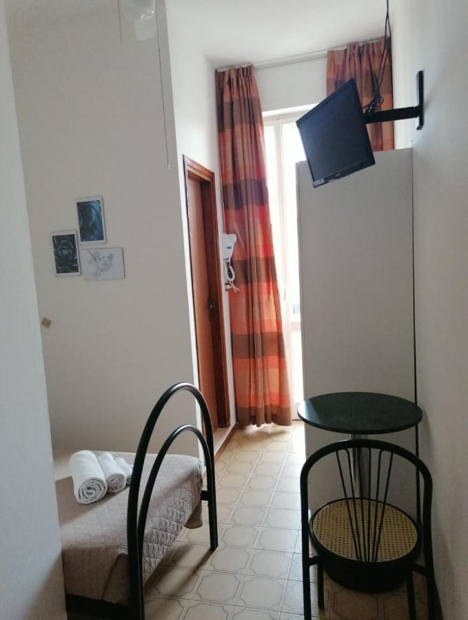 Hotel Magriv Римини Екстериор снимка