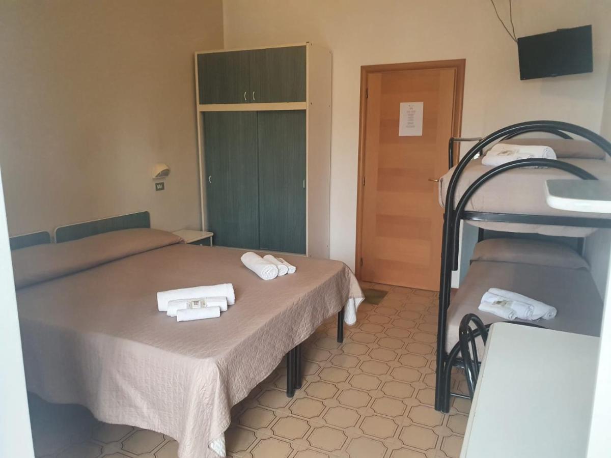 Hotel Magriv Римини Екстериор снимка