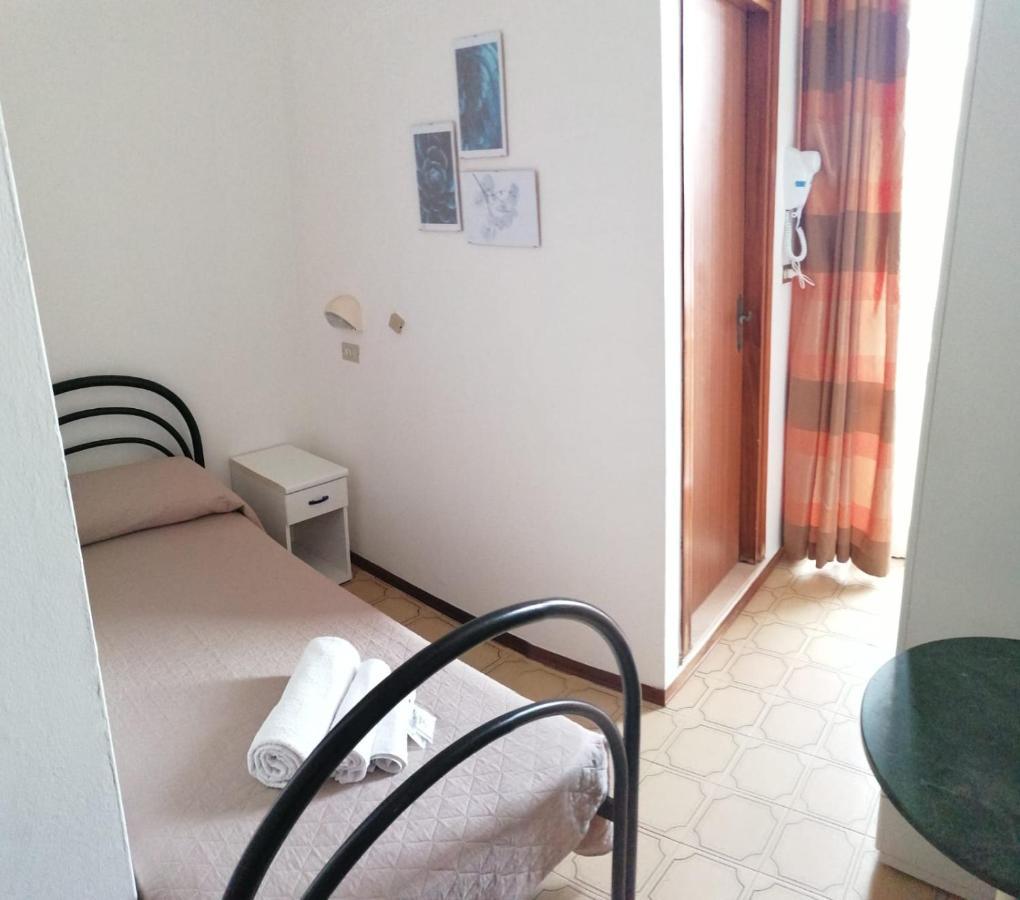 Hotel Magriv Римини Екстериор снимка