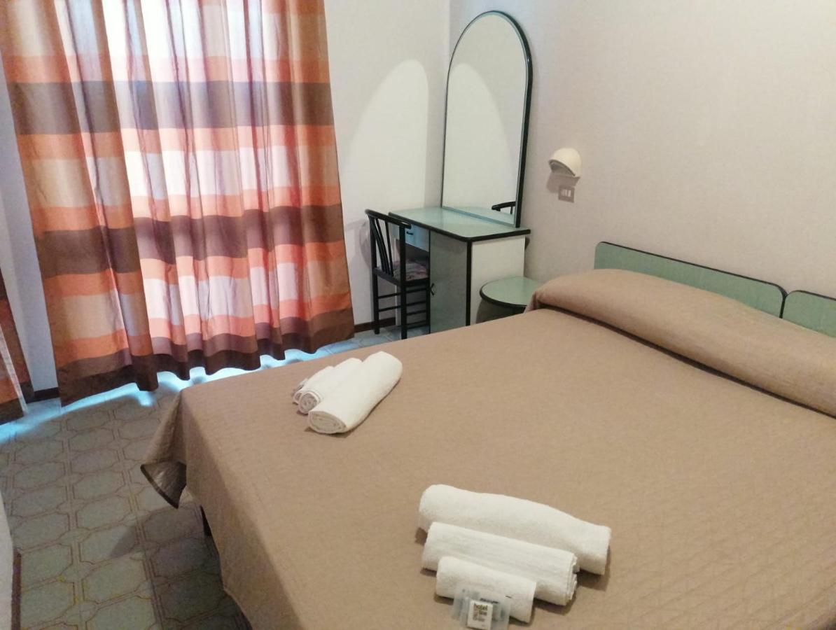 Hotel Magriv Римини Екстериор снимка