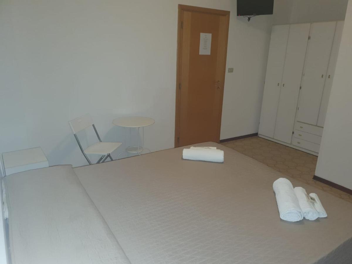 Hotel Magriv Римини Екстериор снимка