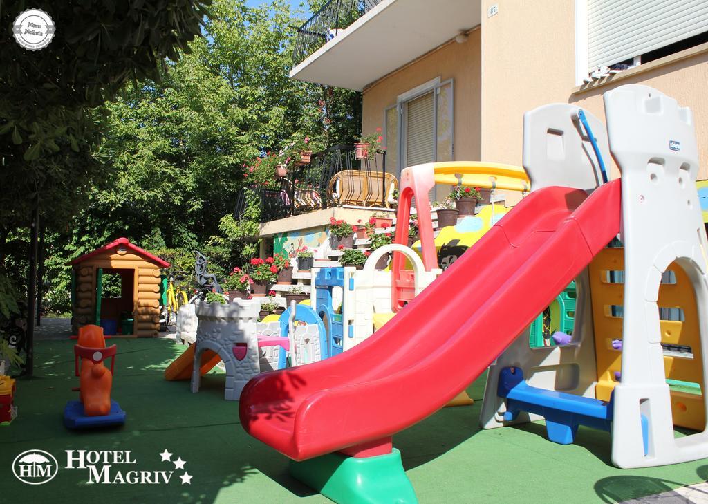 Hotel Magriv Римини Екстериор снимка