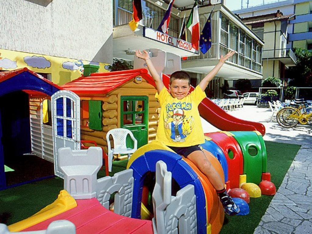 Hotel Magriv Римини Екстериор снимка