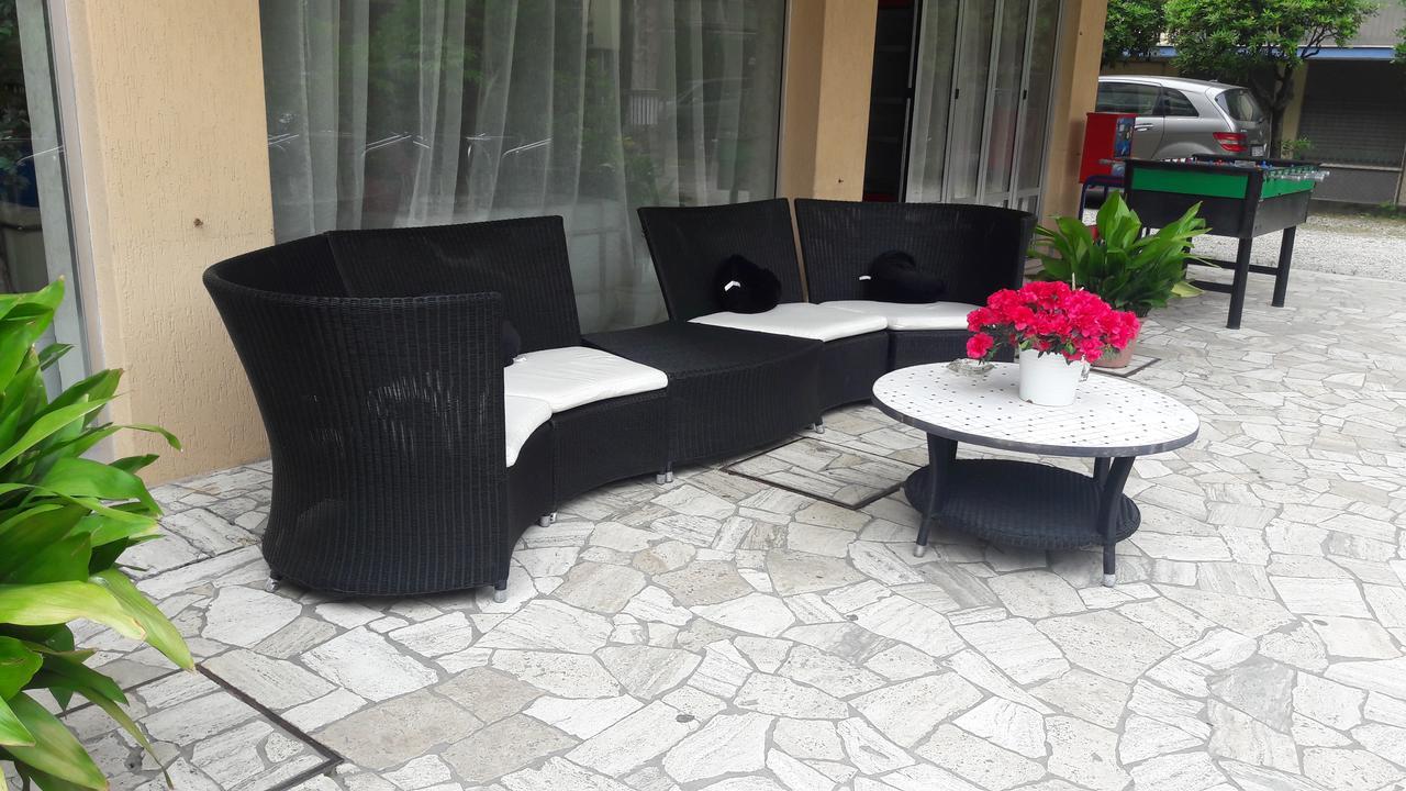 Hotel Magriv Римини Екстериор снимка